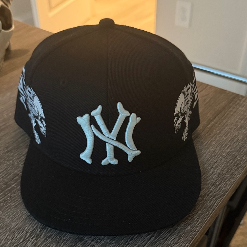 Black Skull Embroidered Cap New York Yankees